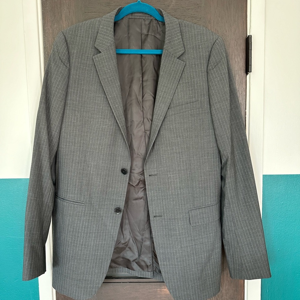 Theory men’s charcoal, pinstripe blazer, 40L